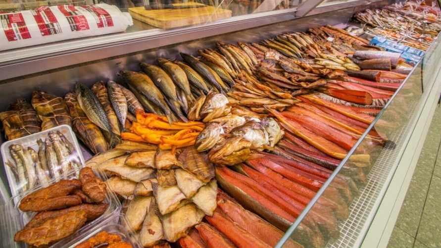 Белорусские магазины снизили цены до 49% на рыбу, креветки и кальмары