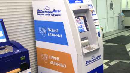 Один из банков предупредил белорусов об «ошибке» в банкоматах. Что нельзя делать?