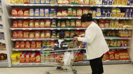 До 76%. Белорусские торговые сети обрушили цены на гречку и макароны. Куда пойти за покупками?