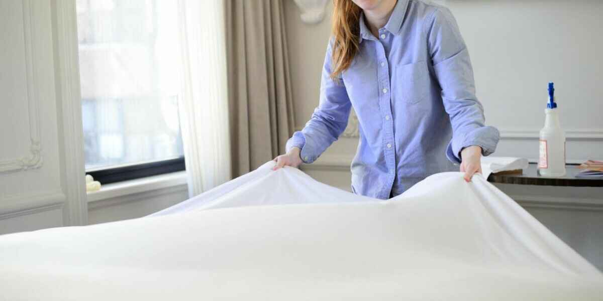 Эти 4 продукта сделают постельное бельё белоснежным, как после химчистки. Что добавить во время стирки?