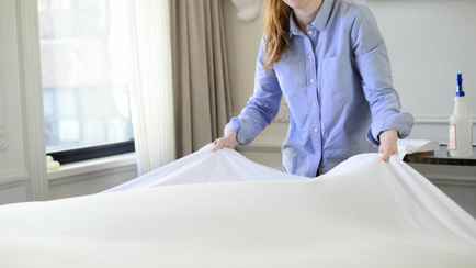 Эти 4 продукта сделают постельное бельё белоснежным, как после химчистки. Что добавить во время стирки?