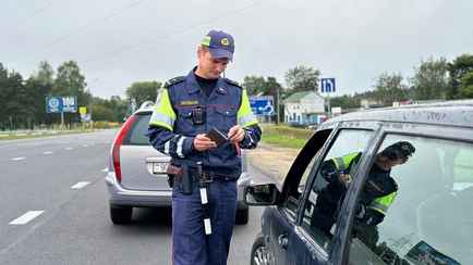 ГАИ начала отработку автодороги в 4 районах Беларуси. А где объявили рейды на учебные машины и такси?