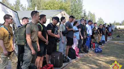 Минобороны отправило сотрудников белорусских госСМИ жить в палатках в лесу. Зачем?