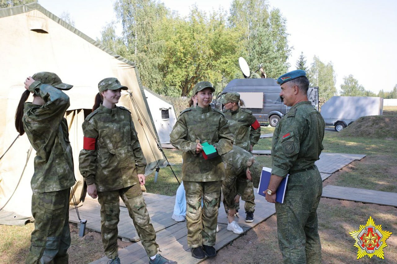 Минобороны отправило сотрудников белорусских госСМИ жить в палатках в лесу. Зачем?