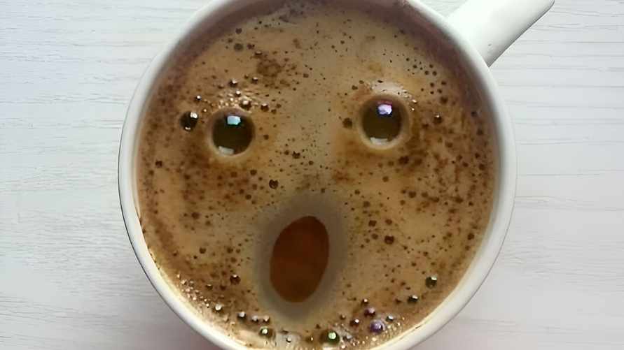 Зачем нагревать чашку перед тем, как налить кофе? Есть 2 причины