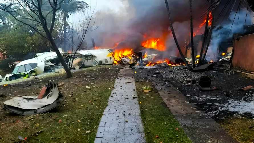 В Сети появилось видео крушения самолёта в Бразилии — 62 человека погибли