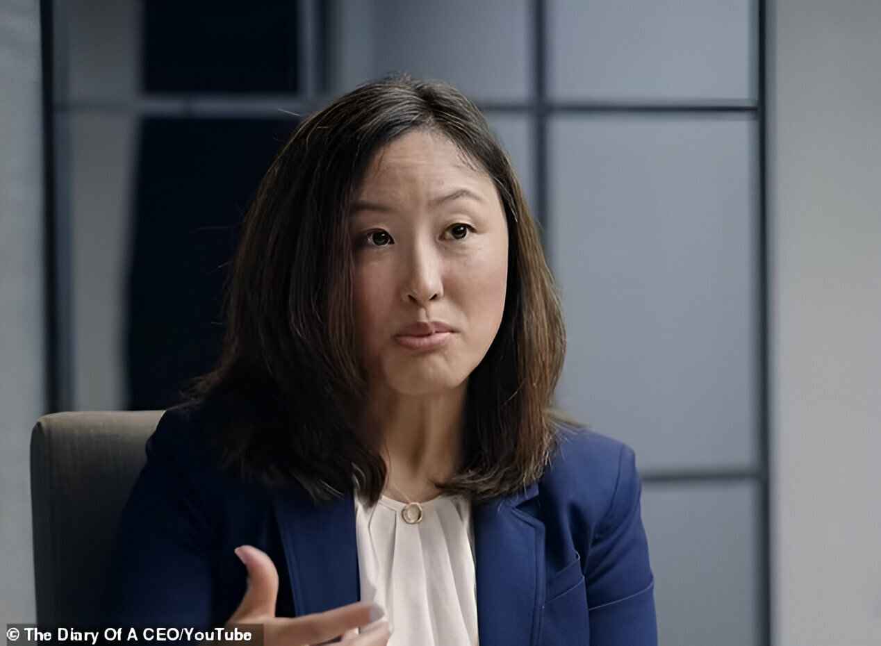 Сомнолог назвала 5 продуктов, которые разрушают сон и рассказала, как избавиться от "белого шума" перед сном - "Это простые действия"