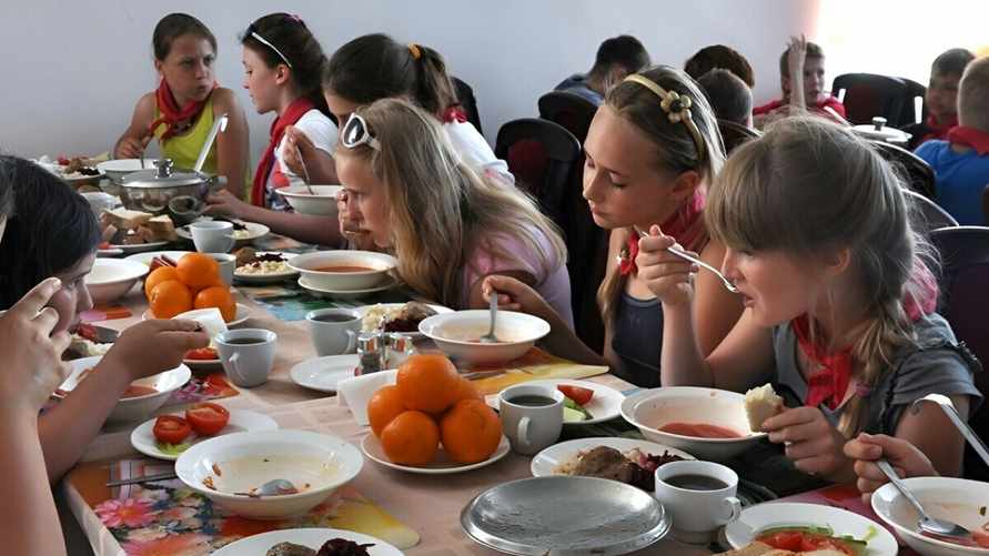 "Половина детей отсутствовала" — Генпрокуратура проверила детские лагеря в Беларуси. Что с ними не так?
