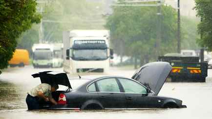 До 15 тысяч рублей. На СТО рассказали, сколько минчанам пришлось платить за ремонт затопленных машин после шторма в июле