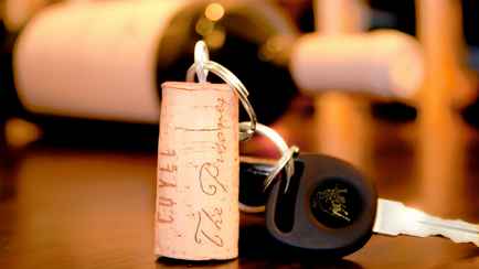 Зачем вешать на ключи пробку от вина? Вот как этот неочевидный лайфхак убережёт от необходимости делать дубликат