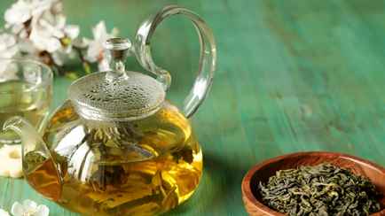 Эта популярная добавка делает зелёный чай опасным химраствором. А кому нельзя пить совсем?