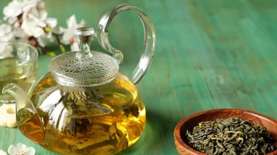 Эта популярная добавка делает зелёный чай опасным химраствором. А кому нельзя пить совсем?