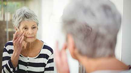 Учёные назвали 2 возраста, когда человек начинает стремительно стареть