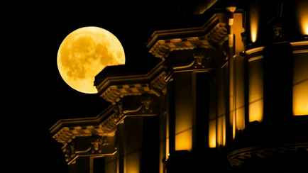 Астрономы предупредили белорусов об уникальной «Осетровой Луне». Когда появится на небе?