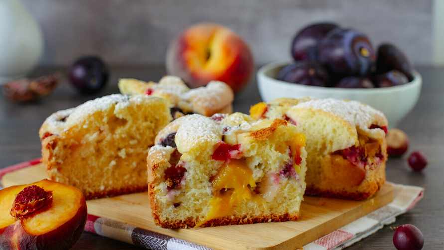 Вкуснее шарлотки и проще штруделя. Нашли рецепт пирога из слив, который захочется повторить снова