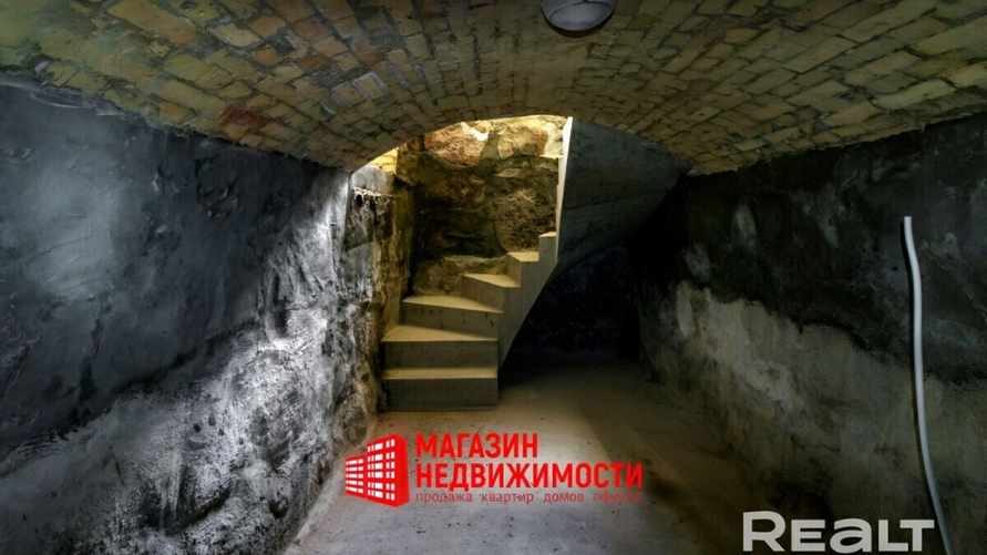 В Гродно выставили на продажу 100-летнюю квартиру с винным погребом. За что попросили 266 тысяч долларов?