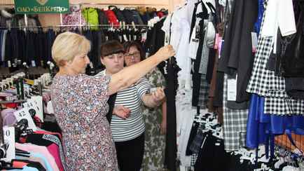 «Беллегпром» предложил белорусам оставлять свои персональные данные в журналах на кассах магазинов. Зачем?