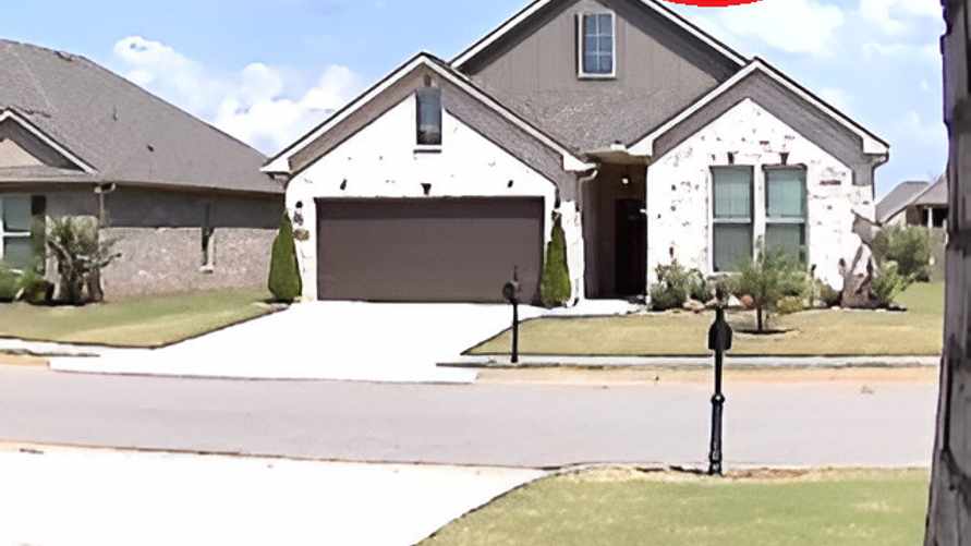 "Потом объясни, что само прилетело..." — В TikTok показали, как шторм принёс на участок батут