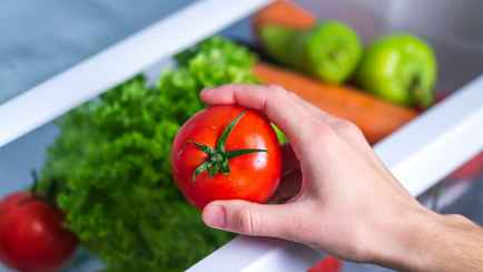 Эту ошибку в хранении томатов допускают многие. Куда положить, чтобы не испортились?