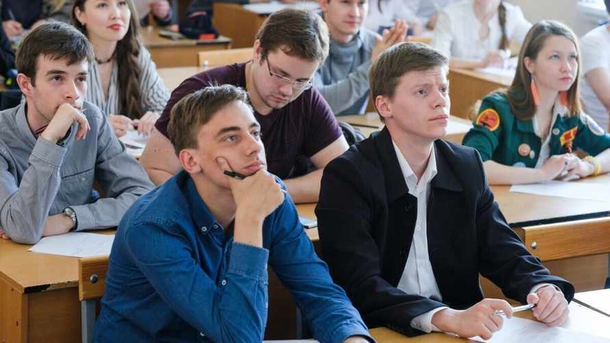 Минобразования предложило белорусским старшеклассникам бороться с "фейками и мейнстримами". Какие 6 факультативов ввело?