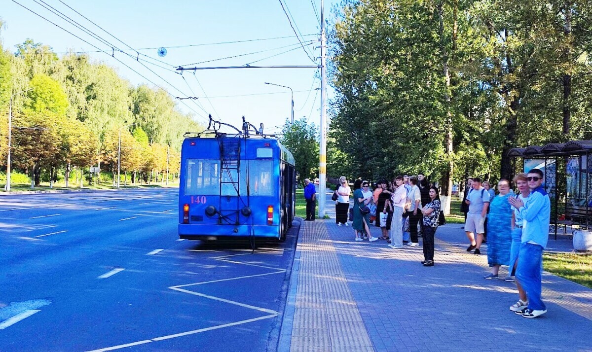 В Бобруйске у троллейбуса на ходу осыпалось стекло