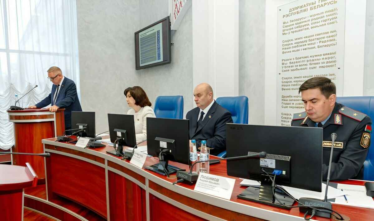 Кочанова поручила исполкомам «держать в поле зрения» эту категорию белорусов