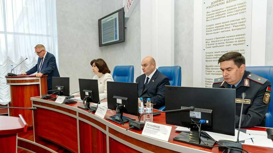 Кочанова поручила исполкомам «держать в поле зрения» эту категорию белорусов