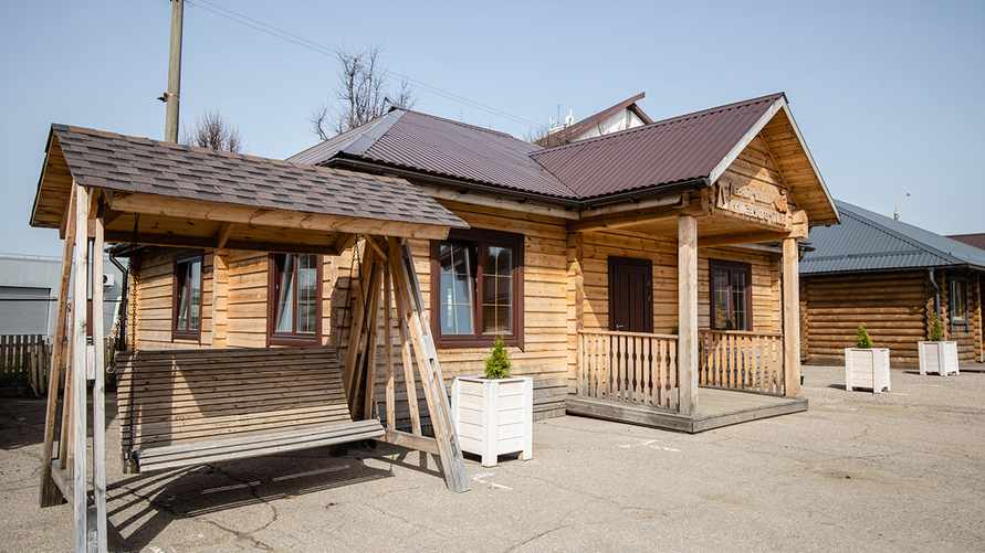 "Мы думали над этим" — В Минлесхозе рассказали, почему не хотят собирать деревянные дома, которые продают белорусам