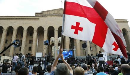 Парламент Грузии принял закон о запрете пропаганды ЛГБТ и смене пола