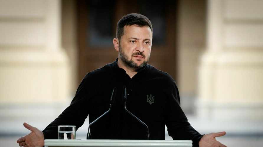 "Хочет поставить всё на карту" - Зеленский решил предложить "временное замораживание" войны - Bild