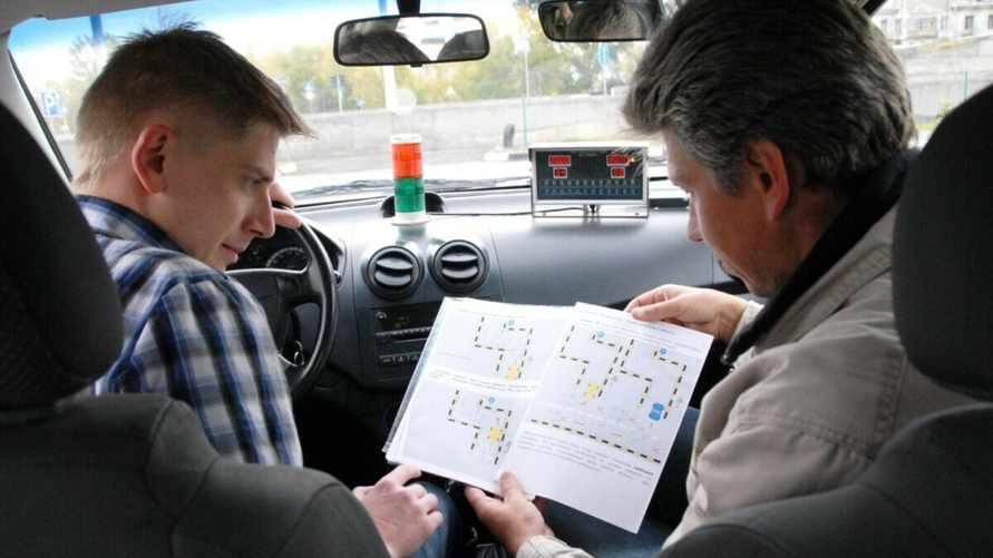 В ГАИ Беларуси предложили регистрироваться на сдачу экзамена по QR-коду. Но не везде