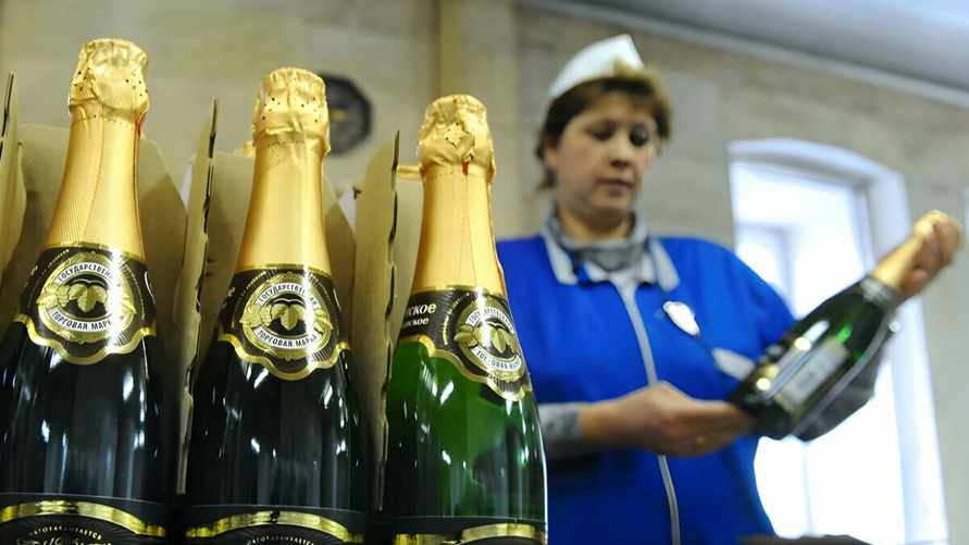 Совмин Беларуси повысил квоты на плодово-ягодные вина. А что с шампанским, виски и ромом?