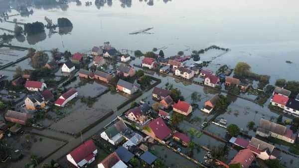 «Похоже на небольшой апокалипсис» — Поляки показали, во что превратились города и леса после наводнения