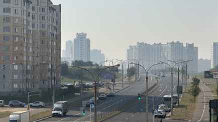 Минчане пожаловались на смог и запах дыма. Синоптики объяснили, что происходит