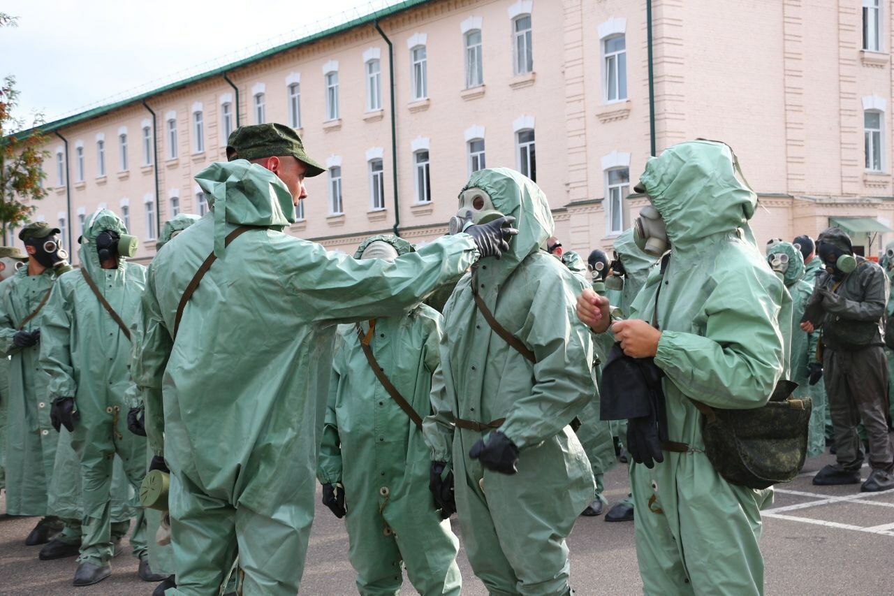 В Слониме военные надели костюмы химзащиты. Что произошло?