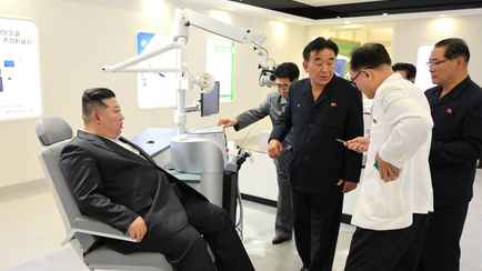 В Северной Корее начали задерживать студентов в штанах, как у Ким Чен Ына