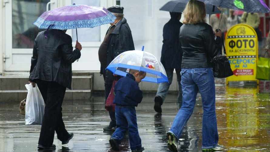 "Осень началась..." — Синоптики предупредили белорусов о "длинном холодном фронте". А где сохранится +25°С?