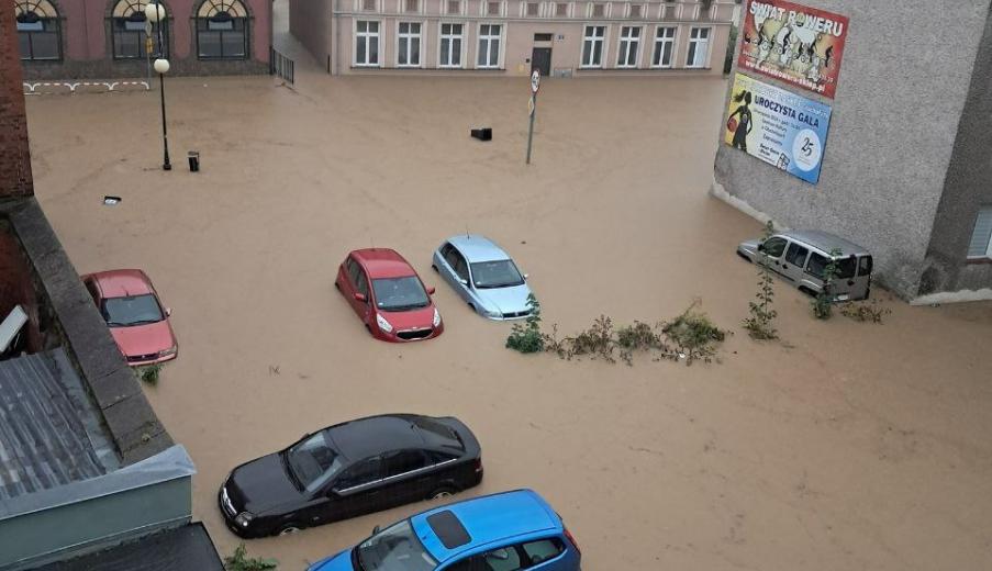 В Польше ввели режим стихийного бедствия из-за наводнения, которое "случается раз в 100 лет"