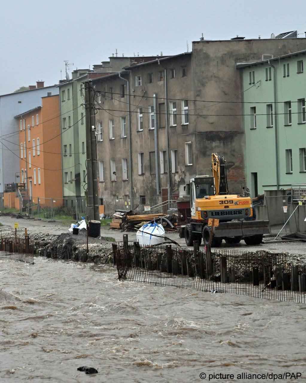 В Польше ввели режим стихийного бедствия из-за наводнения, которое случается раз в 100 лет