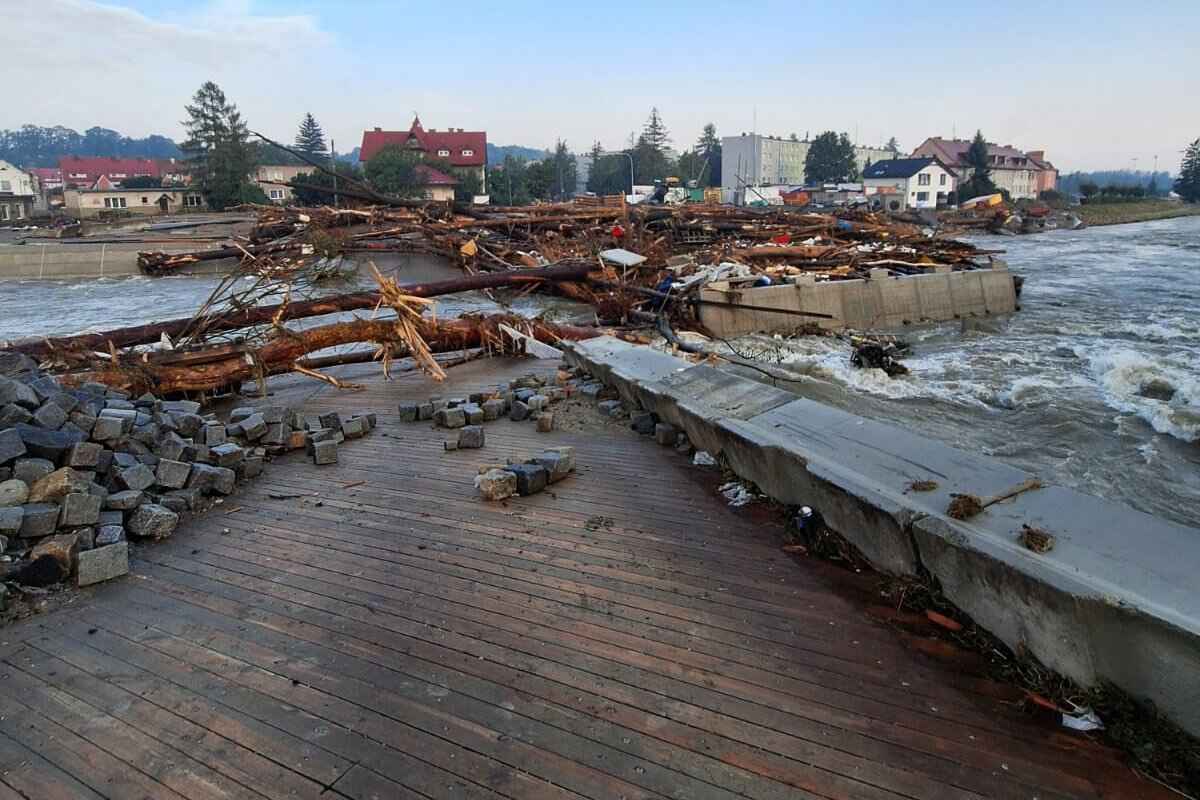 Поляки показали, во что циклон «Борис» превратил города. Синоптики предупредили - «апогей большой воды» ещё впереди