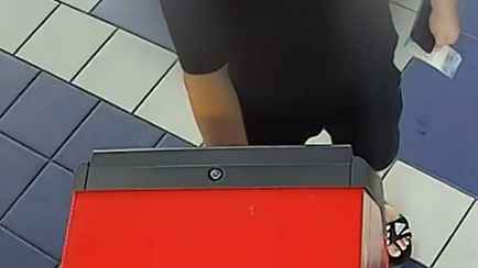 Минчанин положил 600 рублей через инфокиоск — на карту не пришли, но оказались у другого человека