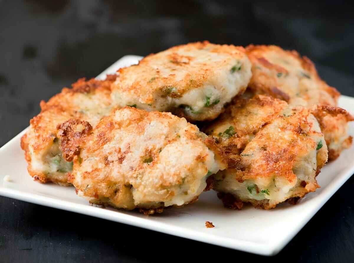 Эти рыбные котлеты исчезнут с тарелки быстрее мясных. Добавьте эти 2 овоща для сочности и вкуса