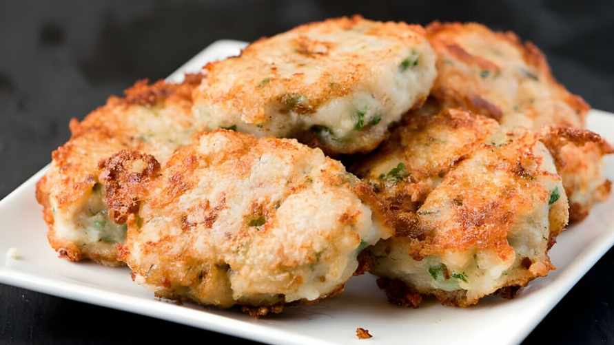 Эти рыбные котлеты исчезнут с тарелки быстрее мясных. Добавьте эти 2 овоща для сочности и вкуса