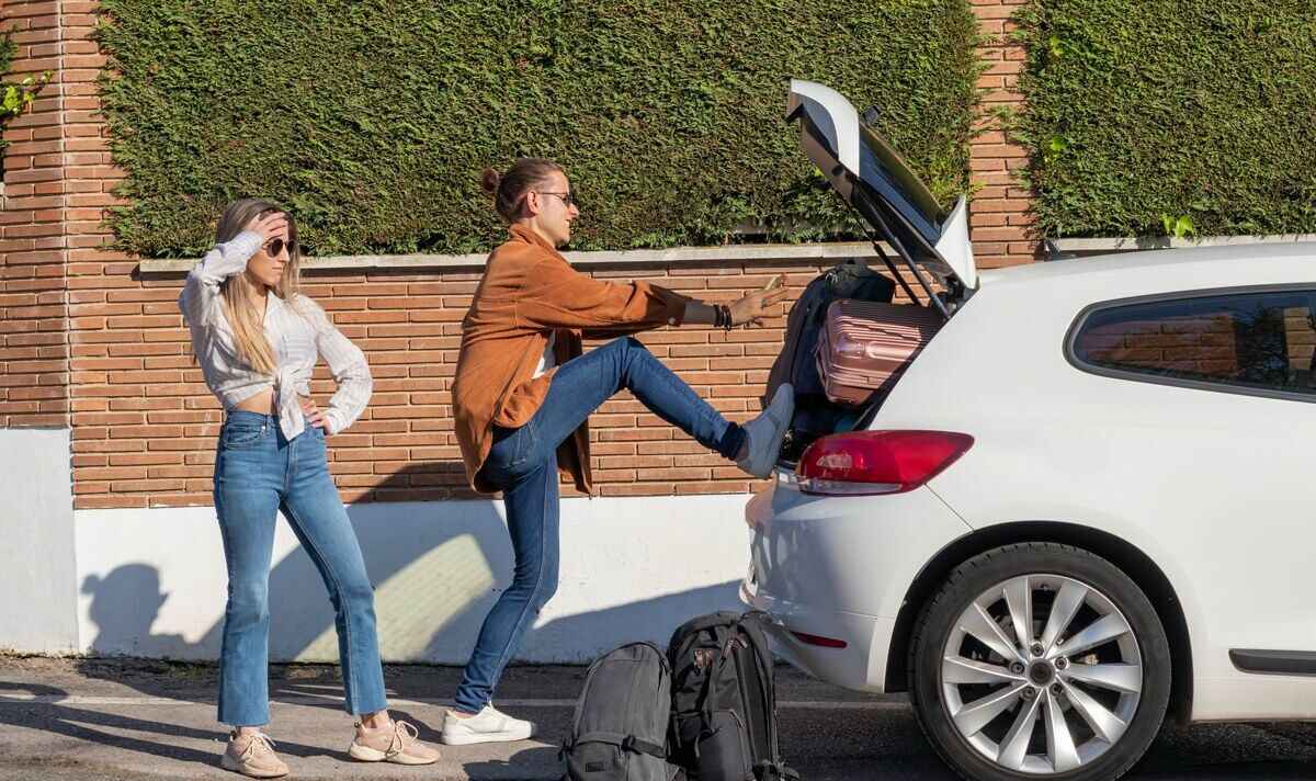 Автоэксперты призвали убрать осенью из машины 3 этих предмета. Насколько поможет сэкономить топливо?