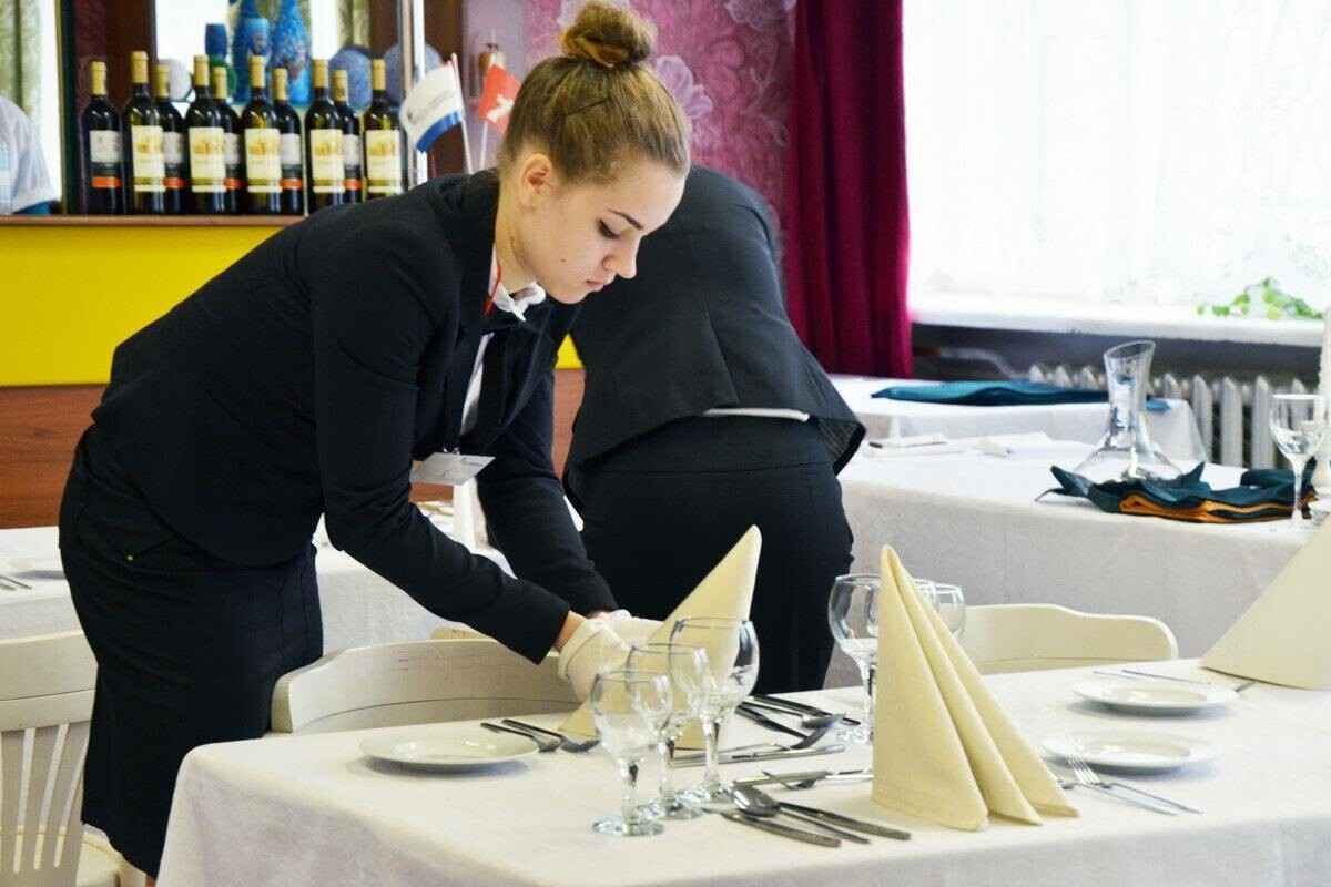 В Ассоциации рестораторов рассказали, почему "забуксовали" с решением ввести налог на чаевые в Беларуси