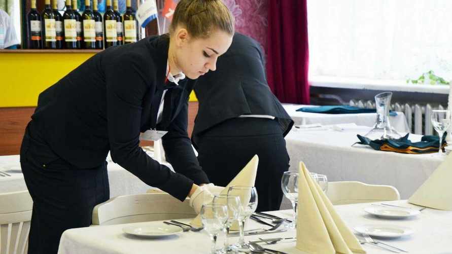 В Ассоциации рестораторов рассказали, почему "забуксовали" с решением ввести налог на чаевые в Беларуси