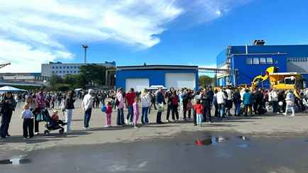 В Жодино заметили очередь из сотни человек, которая растянулась «где-то на 50 метров». За чем стояли?