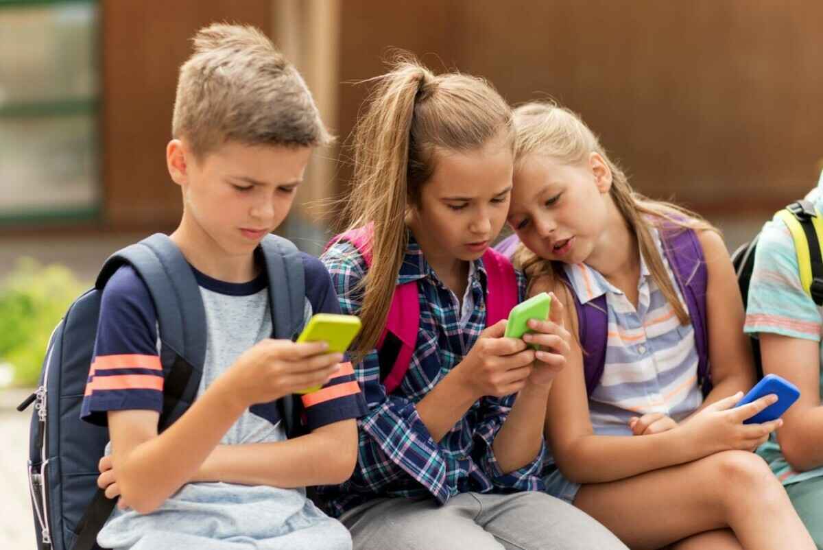 Правительство Австралии предложило запретить детям и подросткам пользоваться соцсетями