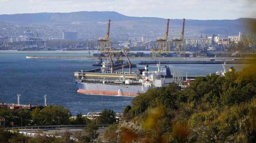 Великобритания внесла в "чёрный список" ещё 10 судов российского "теневого флота"