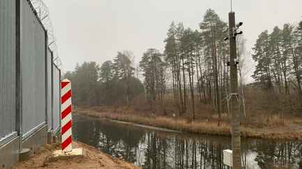 «Мышь не проскочит» — Польша приступила к строительству электронного забора на реке у границы с Беларусью